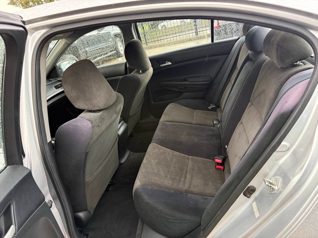 Honda Accord Sedan Vehicle Full-screen Gallery Image 13