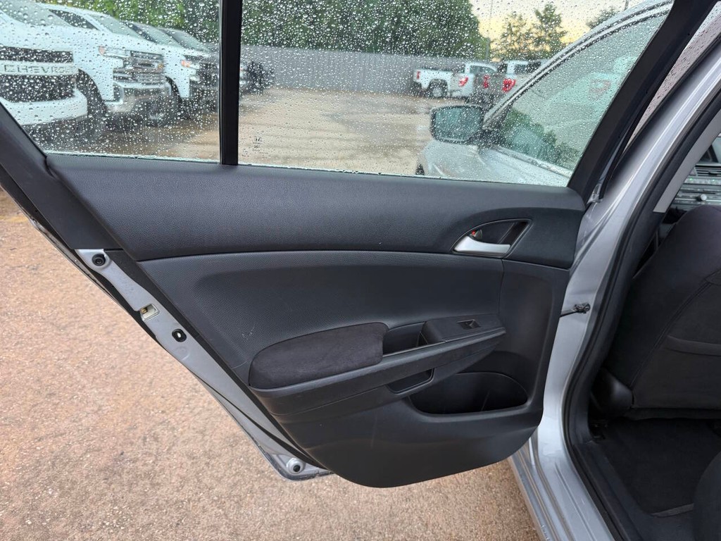 Honda Accord Sedan Vehicle Full-screen Gallery Image 14
