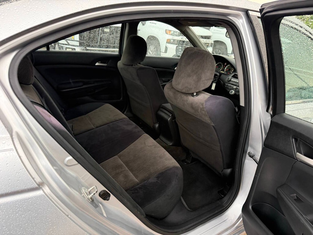 Honda Accord Sedan Vehicle Full-screen Gallery Image 15