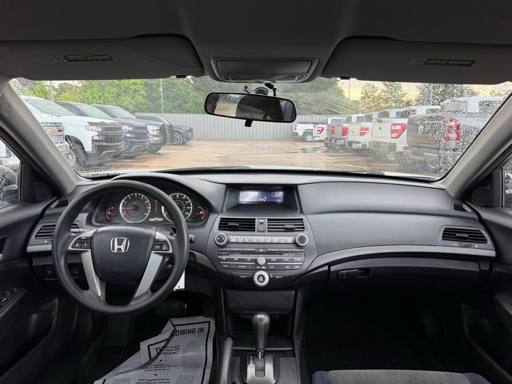 Honda Accord Sedan Vehicle Full-screen Gallery Image 17