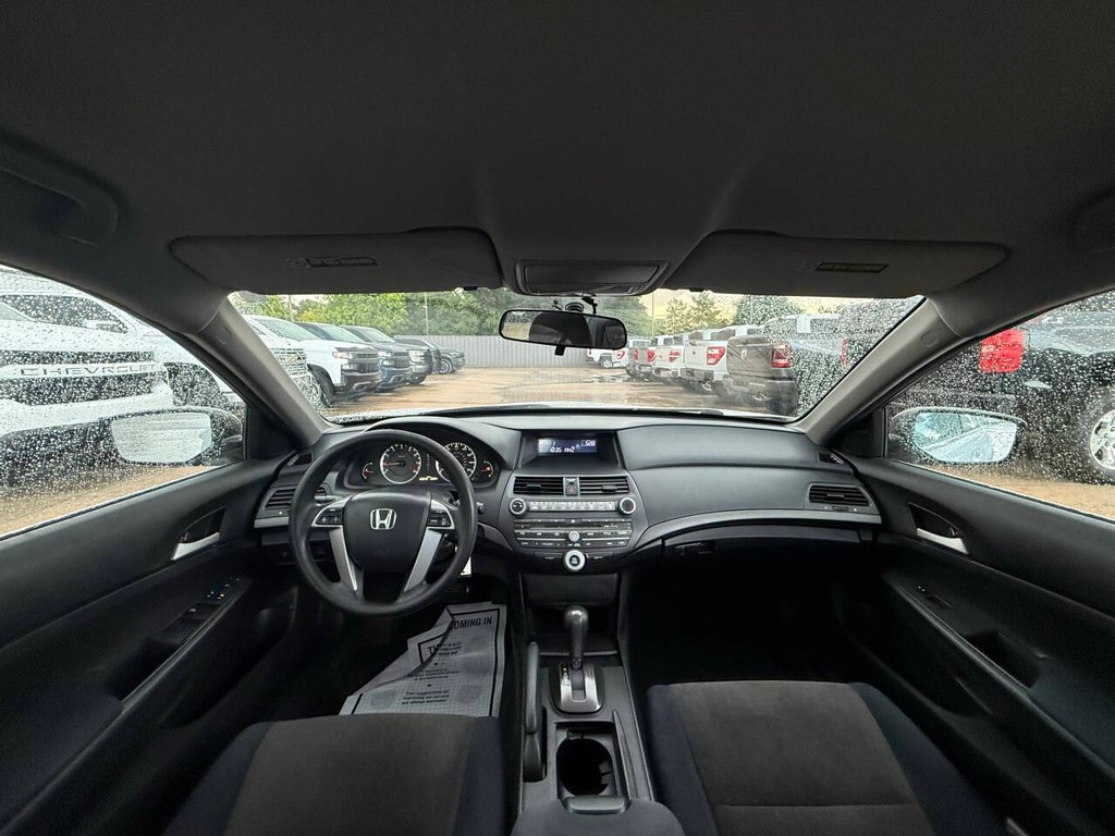 Honda Accord Sedan Vehicle Full-screen Gallery Image 18