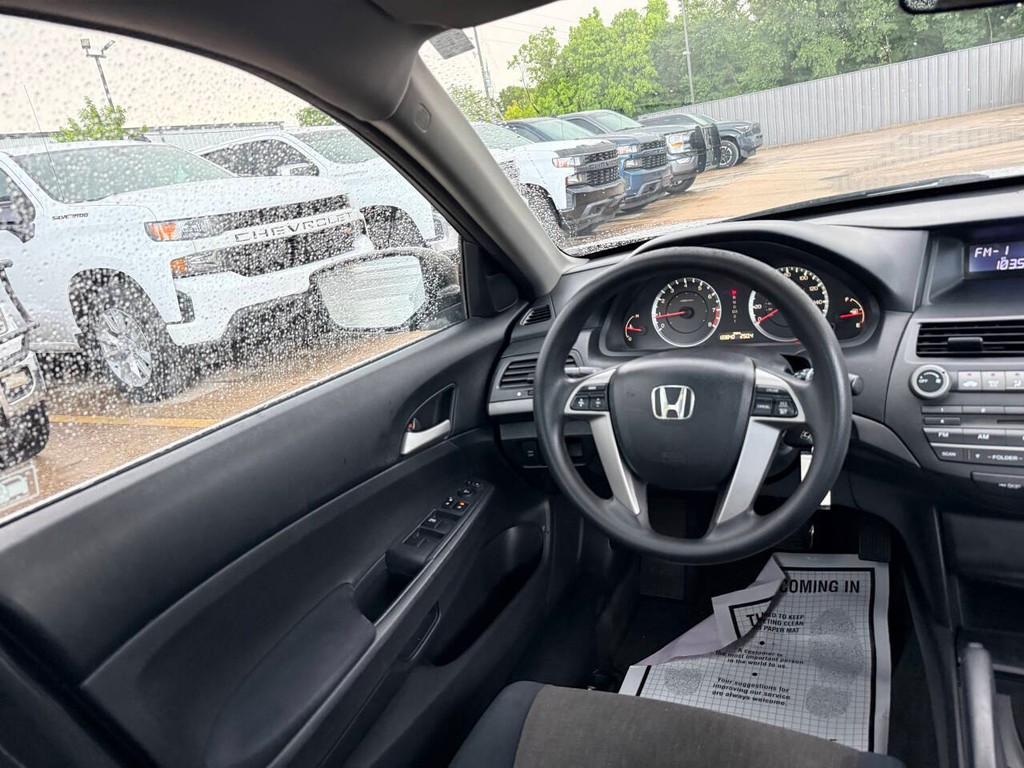 Honda Accord Sedan Vehicle Full-screen Gallery Image 19