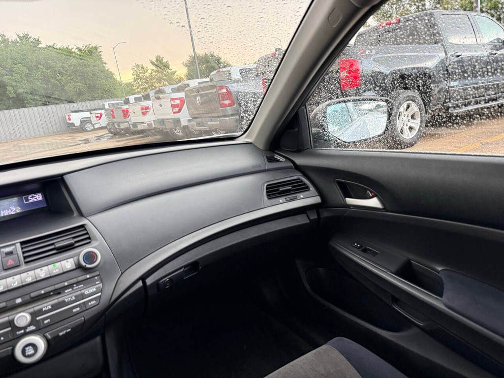 Honda Accord Sedan Vehicle Full-screen Gallery Image 20