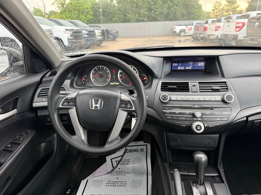 Honda Accord Sedan Vehicle Full-screen Gallery Image 21