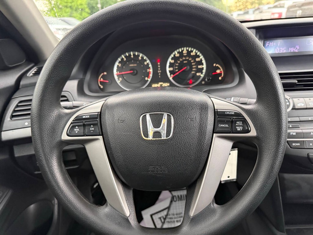 Honda Accord Sedan Vehicle Full-screen Gallery Image 23
