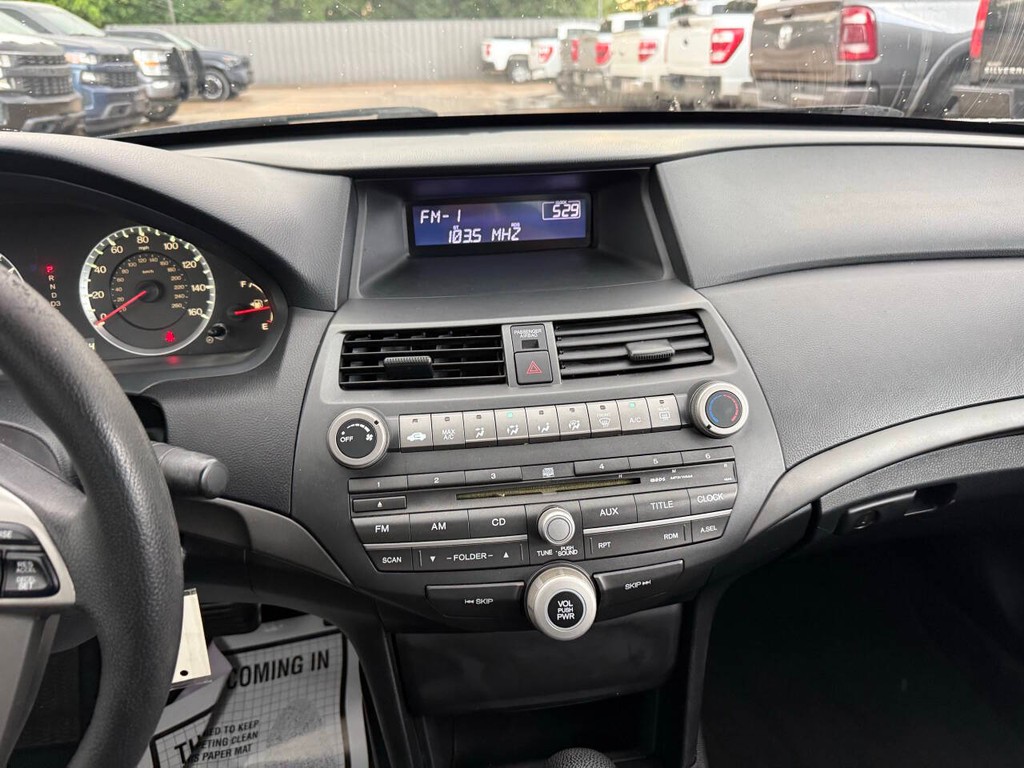 Honda Accord Sedan Vehicle Full-screen Gallery Image 24