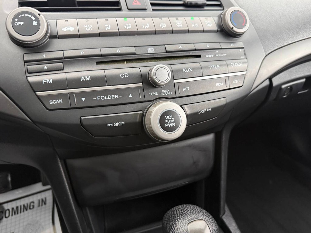 Honda Accord Sedan Vehicle Full-screen Gallery Image 27