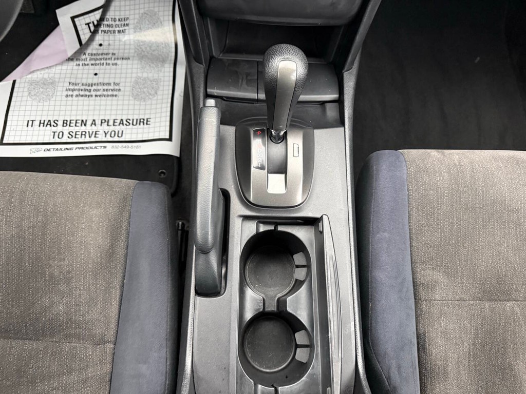 Honda Accord Sedan Vehicle Full-screen Gallery Image 28