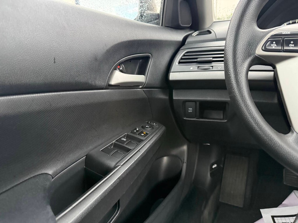 Honda Accord Sedan Vehicle Full-screen Gallery Image 29