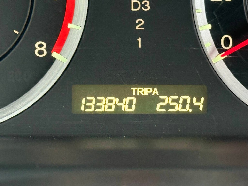 Honda Accord Sedan Vehicle Full-screen Gallery Image 31
