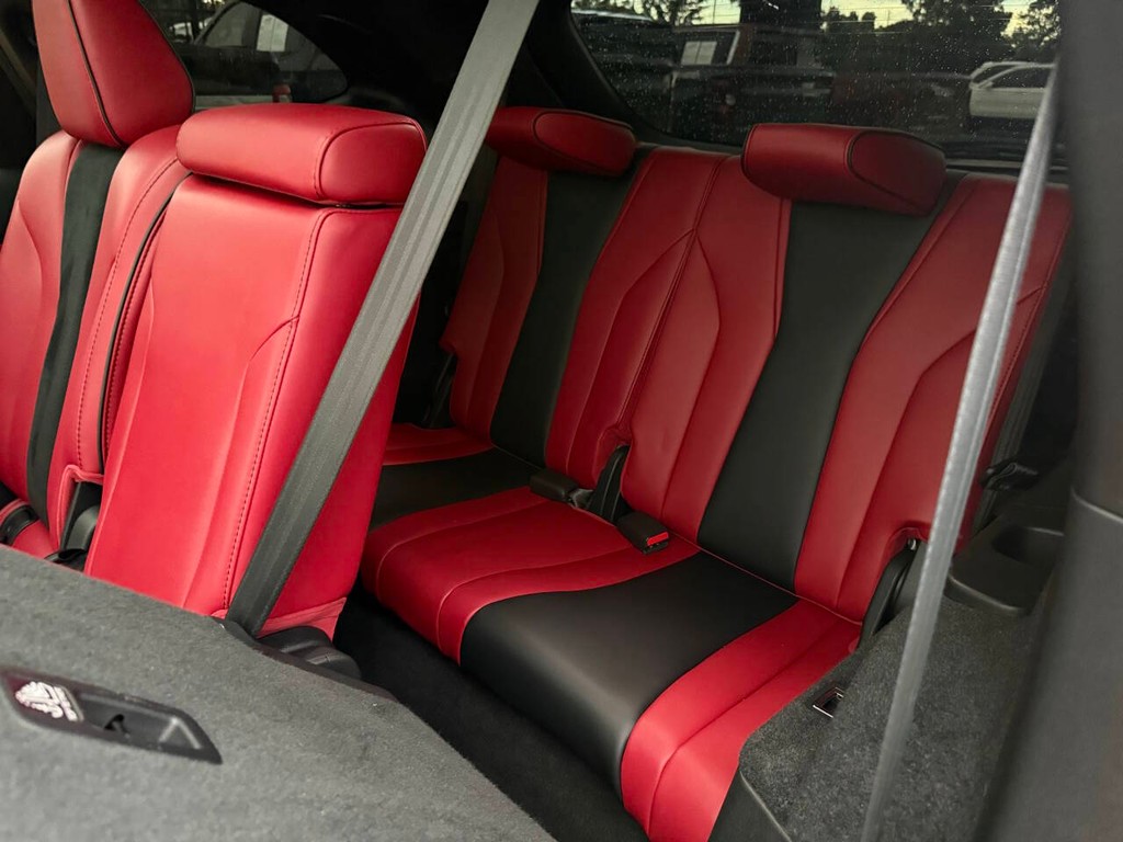 Acura MDX Vehicle Full-screen Gallery Image 14