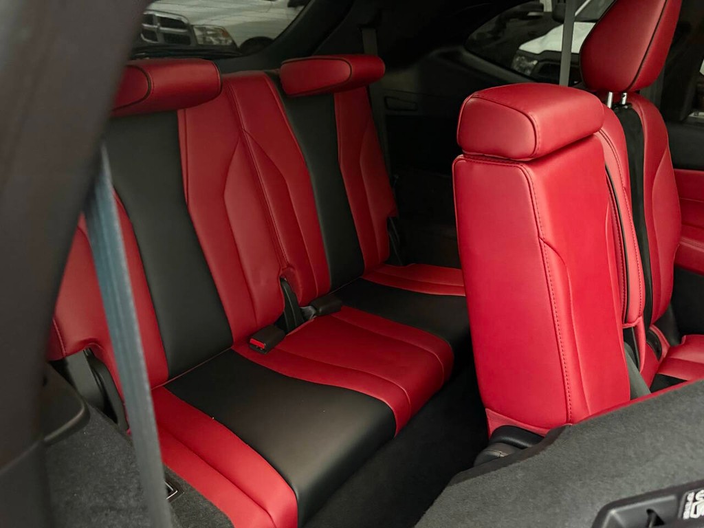 Acura MDX Vehicle Full-screen Gallery Image 17