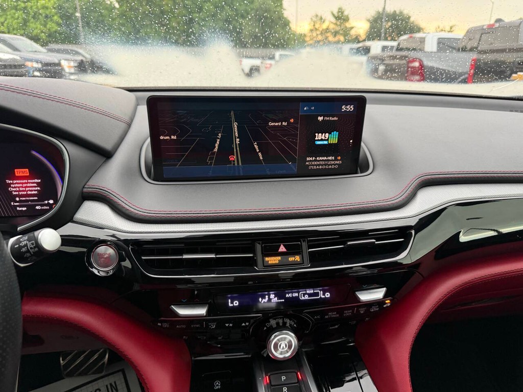 Acura MDX Vehicle Full-screen Gallery Image 26