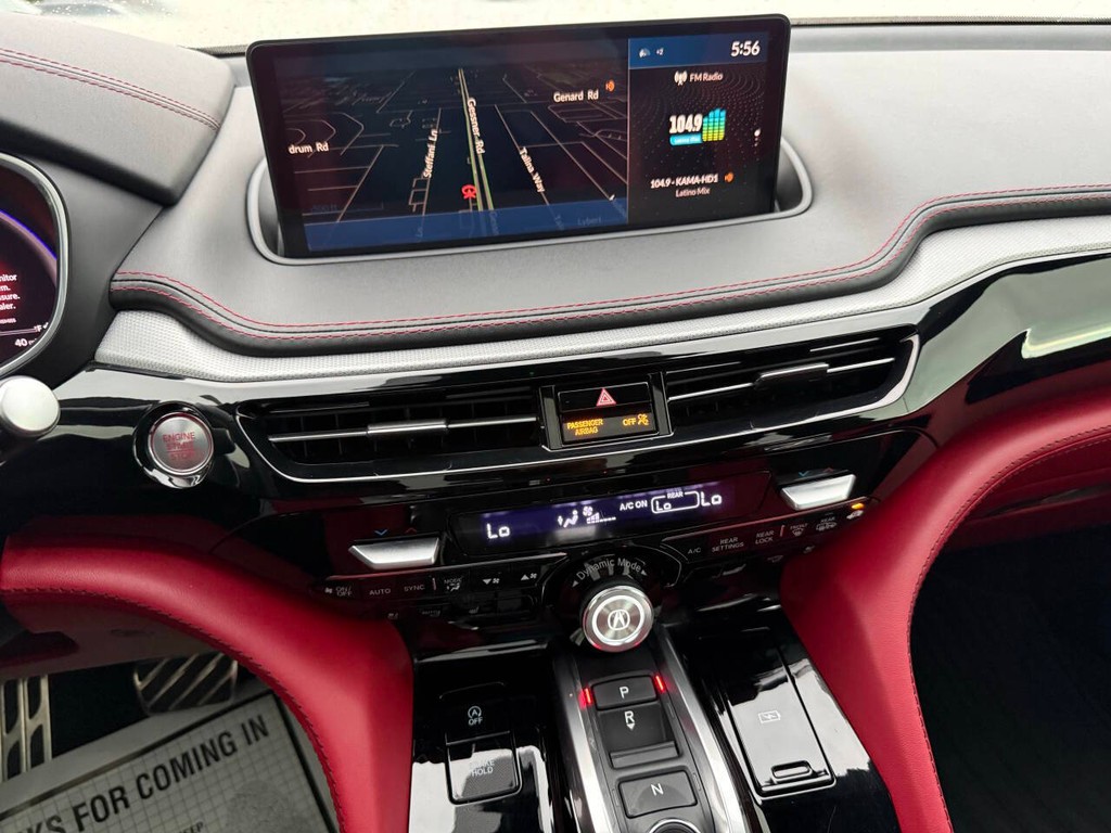 Acura MDX Vehicle Full-screen Gallery Image 29