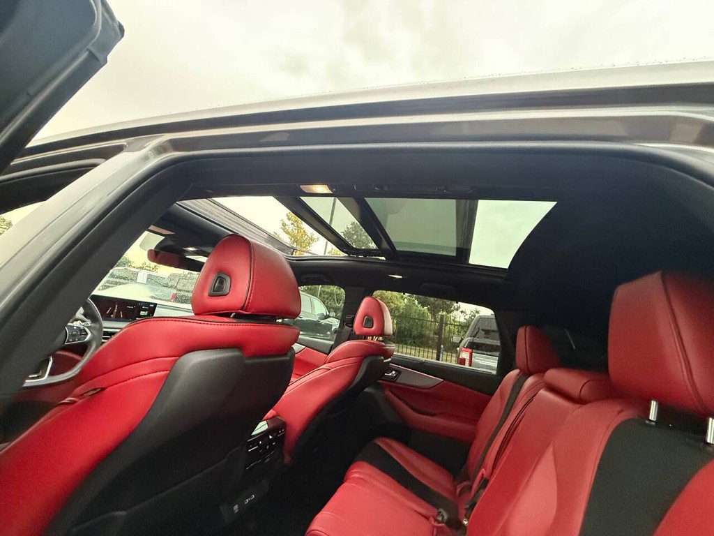 Acura MDX Vehicle Full-screen Gallery Image 36