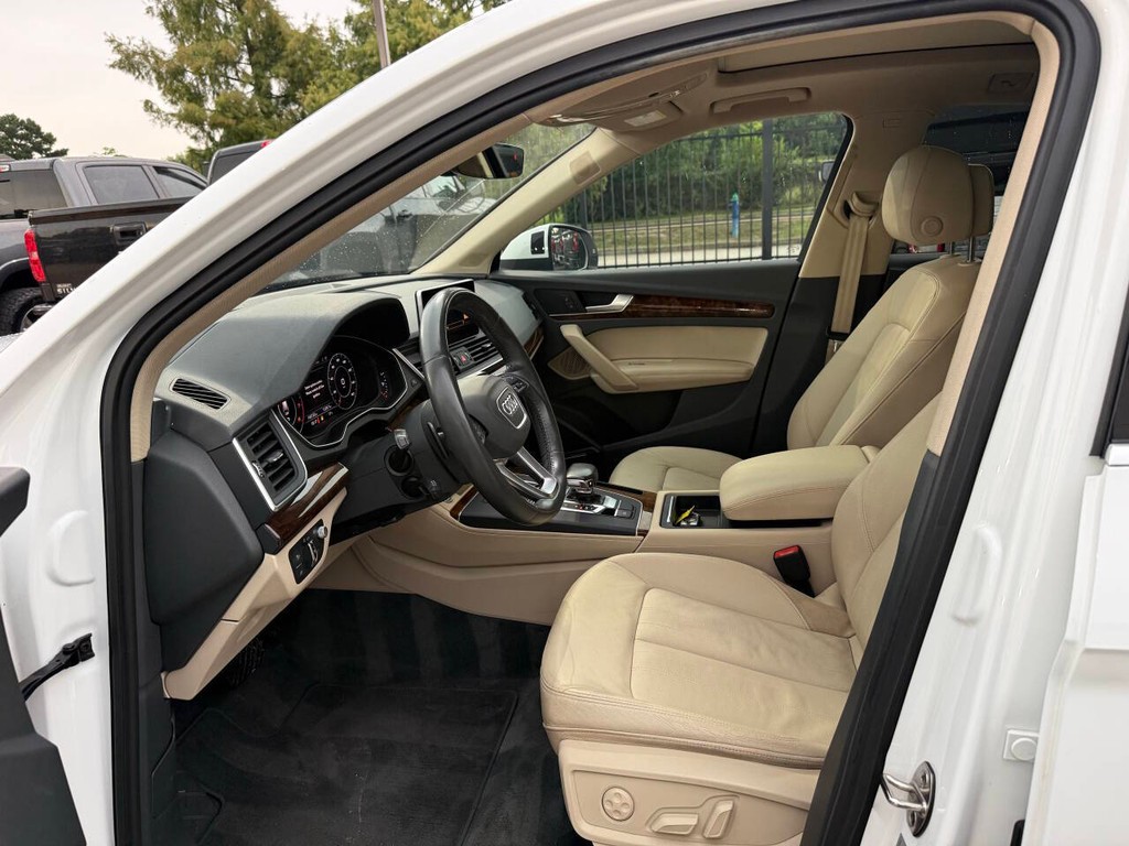Audi Q5 Vehicle Full-screen Gallery Image 07