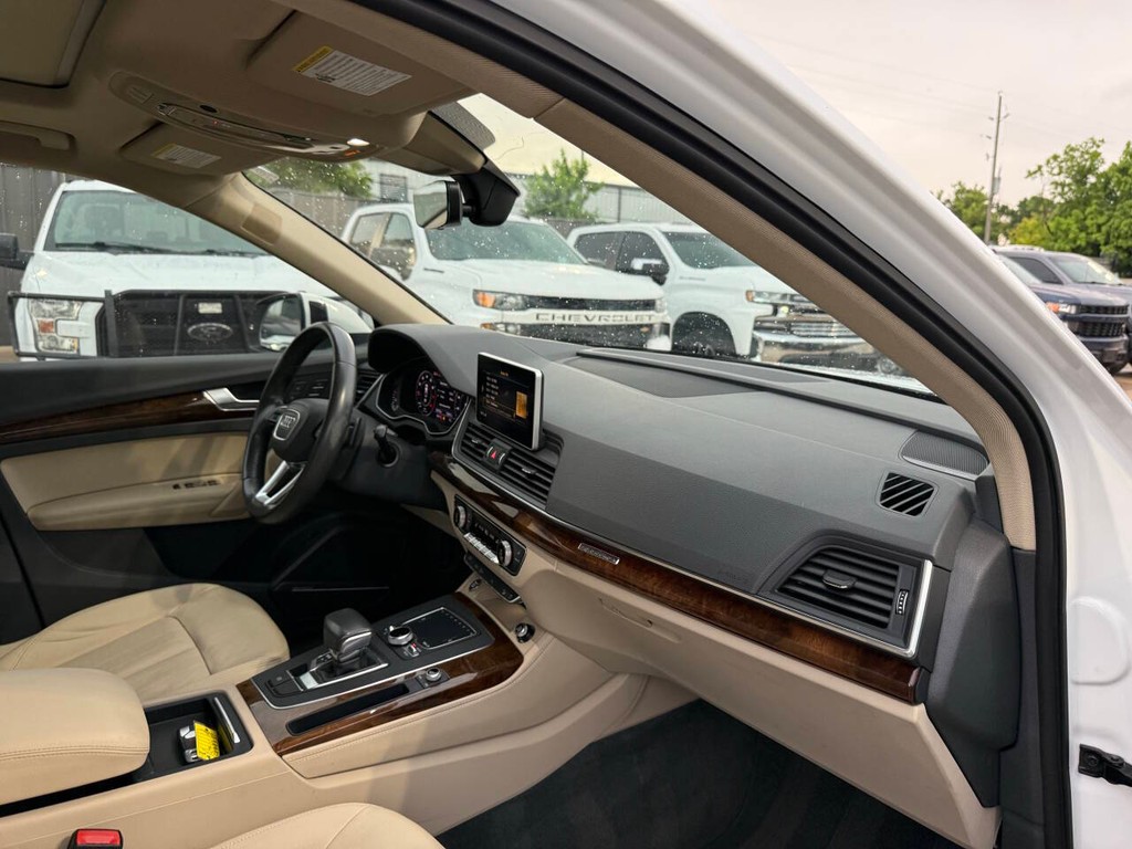 Audi Q5 Vehicle Full-screen Gallery Image 09