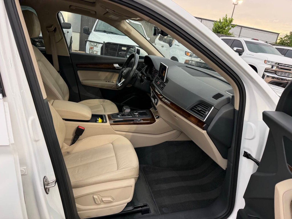 Audi Q5 Vehicle Full-screen Gallery Image 10