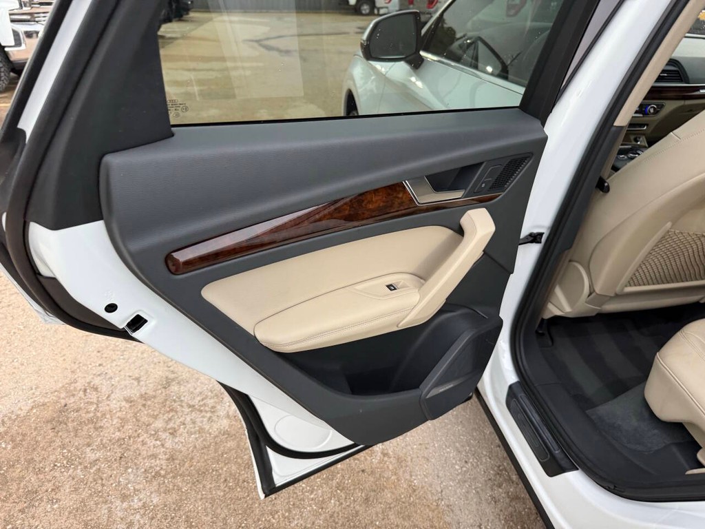 Audi Q5 Vehicle Full-screen Gallery Image 15
