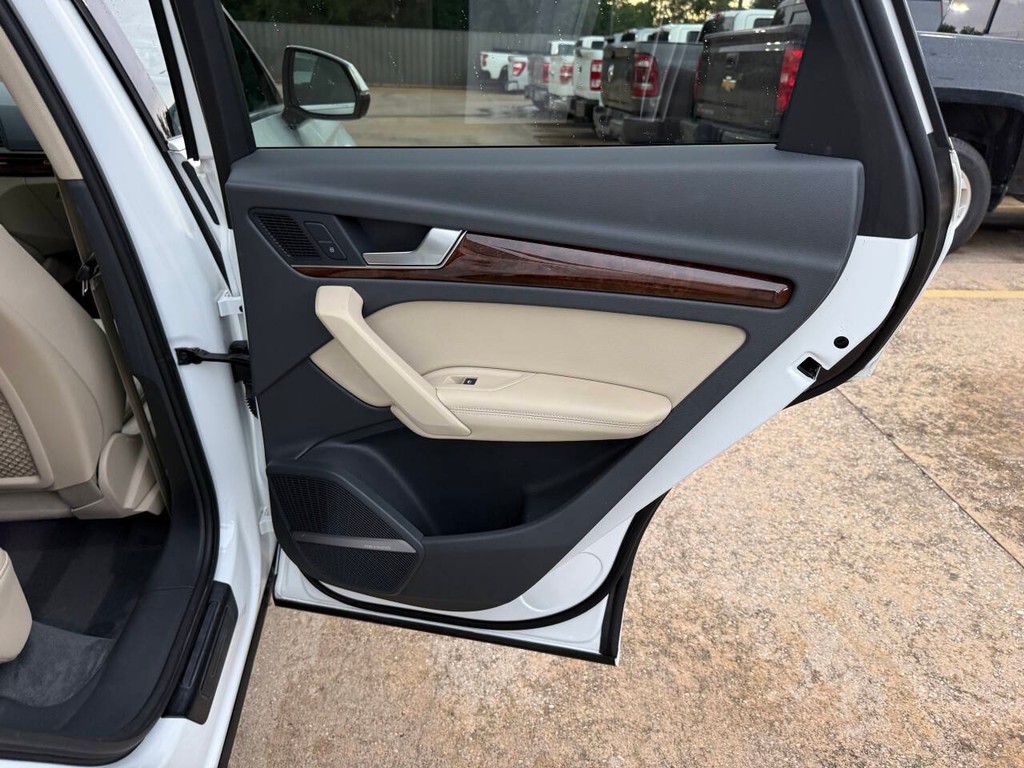 Audi Q5 Vehicle Full-screen Gallery Image 17