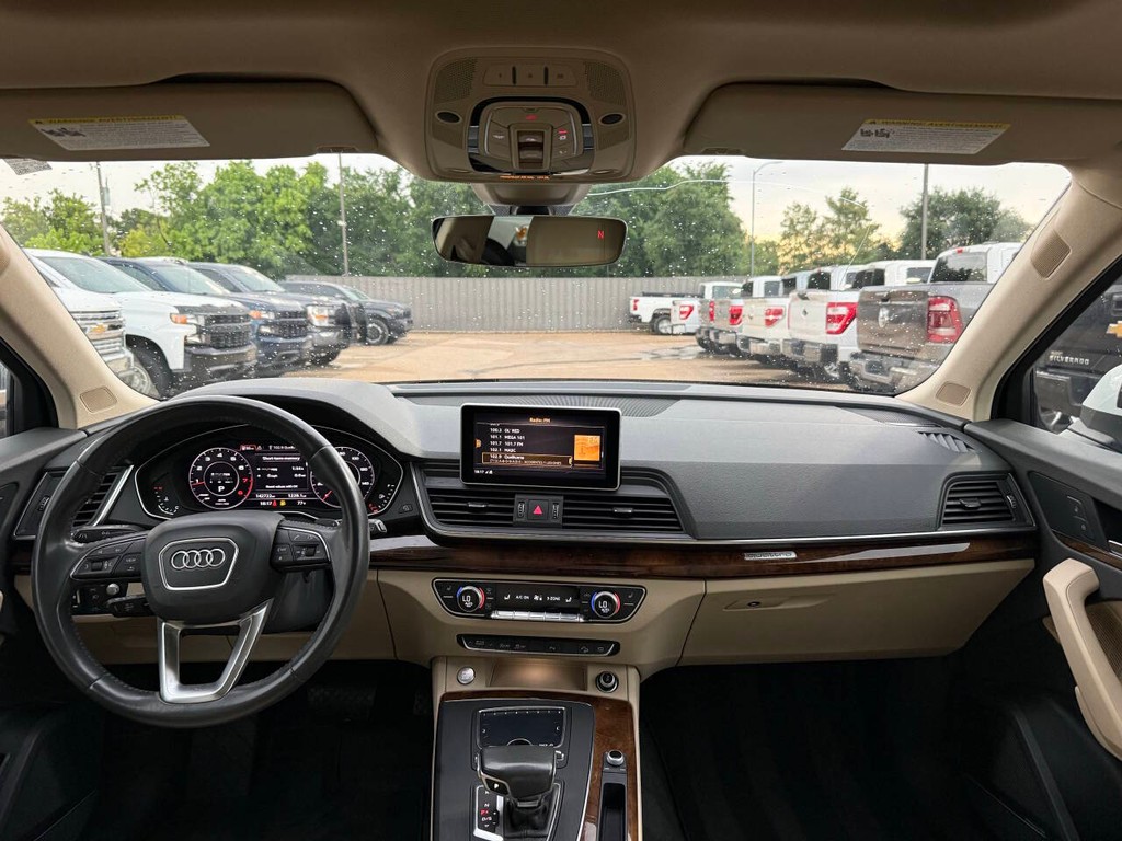 Audi Q5 Vehicle Full-screen Gallery Image 18