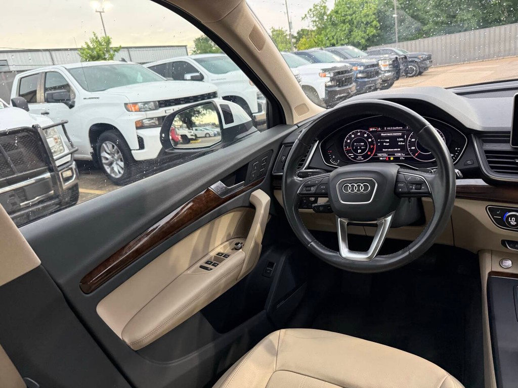 Audi Q5 Vehicle Full-screen Gallery Image 20