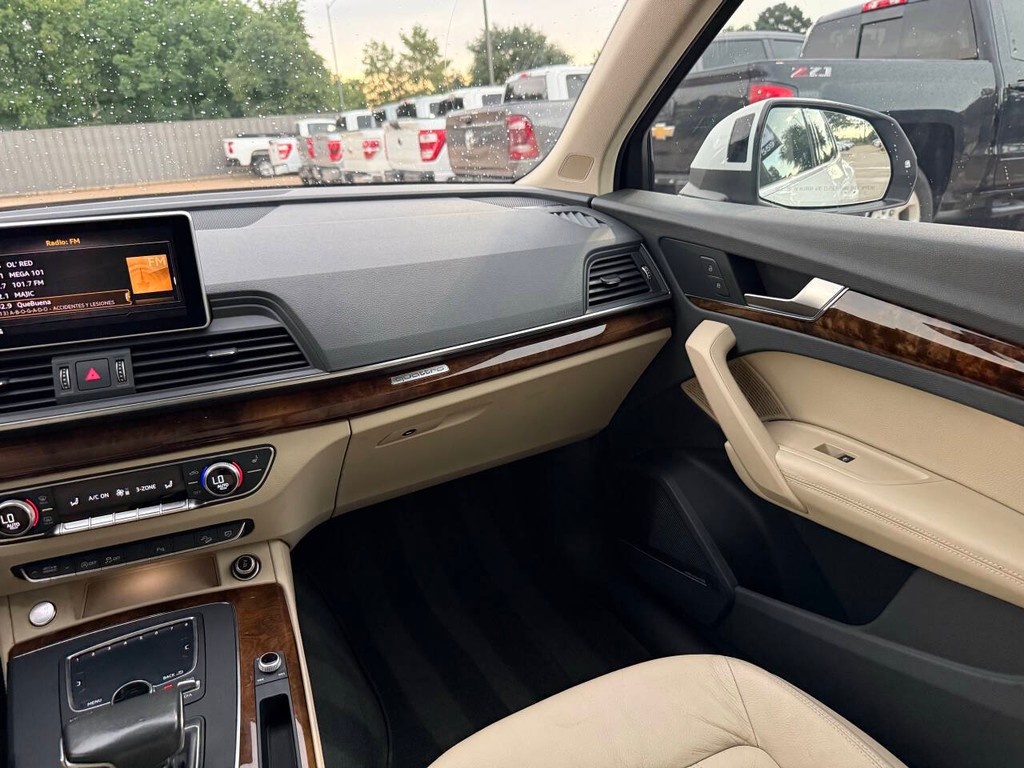 Audi Q5 Vehicle Full-screen Gallery Image 21