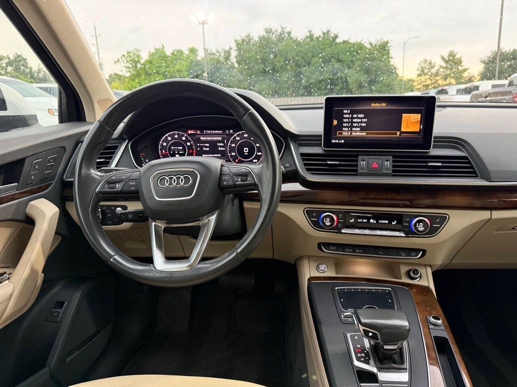 Audi Q5 Vehicle Full-screen Gallery Image 22