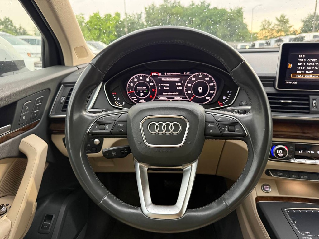 Audi Q5 Vehicle Full-screen Gallery Image 23