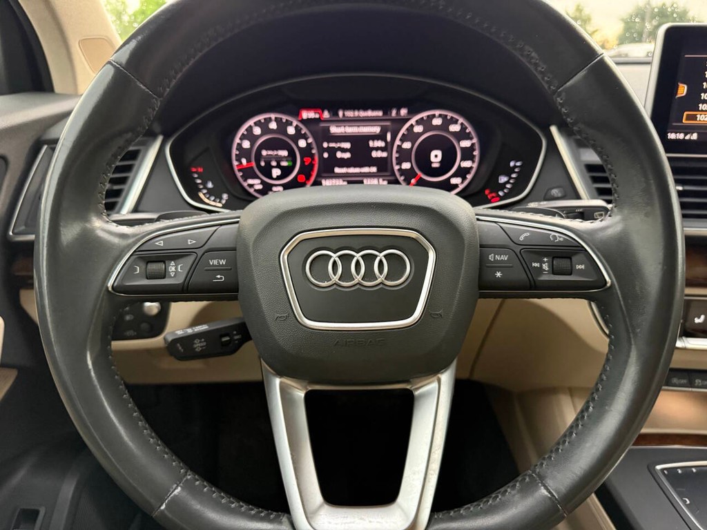Audi Q5 Vehicle Full-screen Gallery Image 24