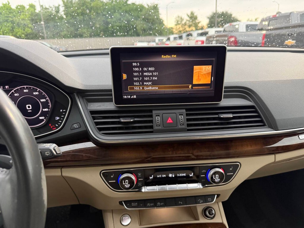 Audi Q5 Vehicle Full-screen Gallery Image 25