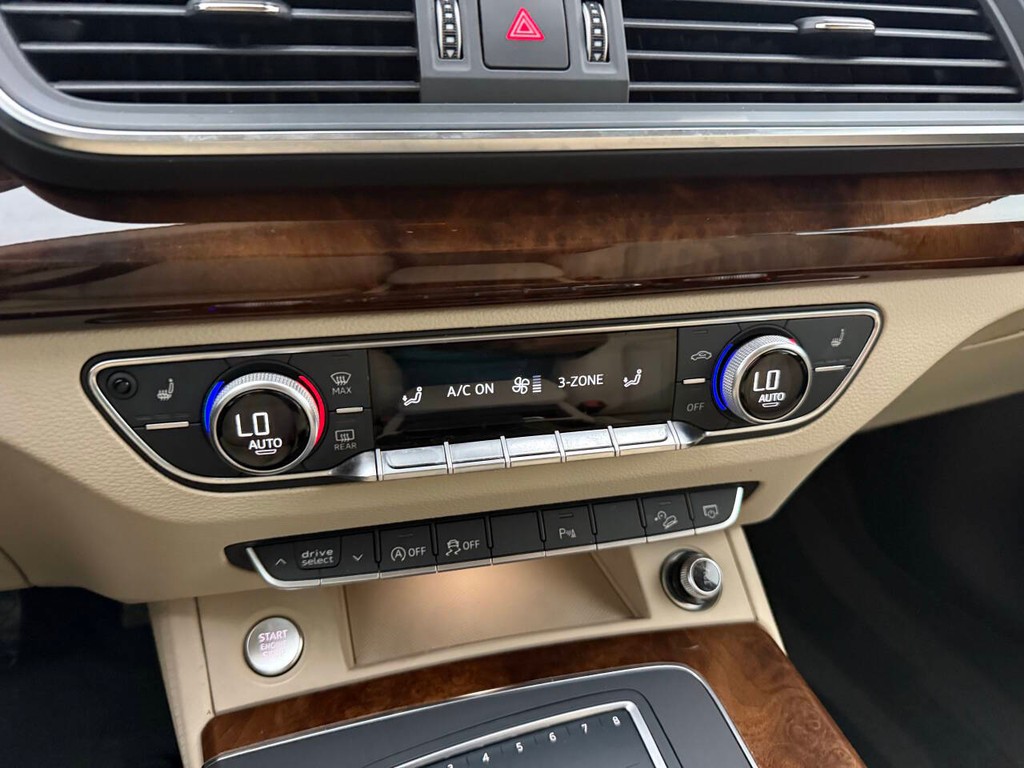 Audi Q5 Vehicle Full-screen Gallery Image 29