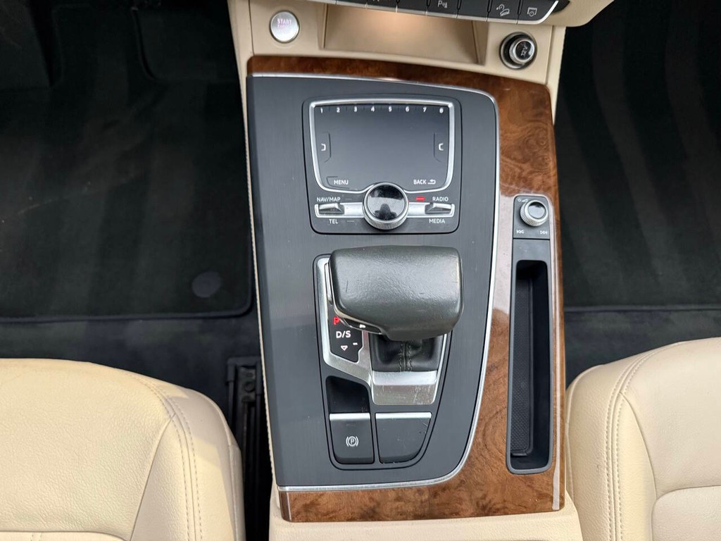Audi Q5 Vehicle Full-screen Gallery Image 30