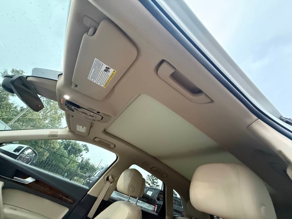 Audi Q5 Vehicle Full-screen Gallery Image 32