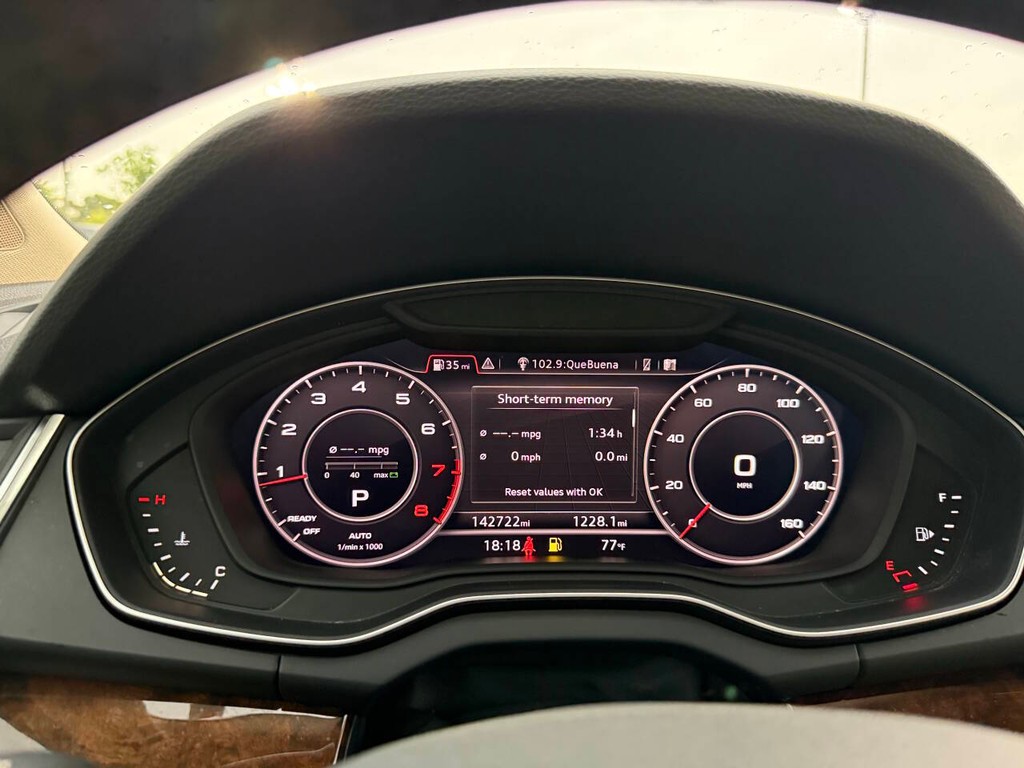 Audi Q5 Vehicle Full-screen Gallery Image 34
