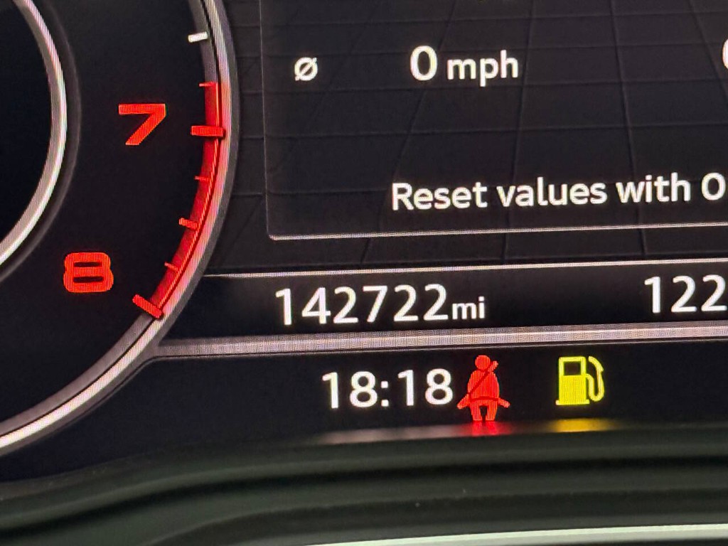 Audi Q5 Vehicle Full-screen Gallery Image 35