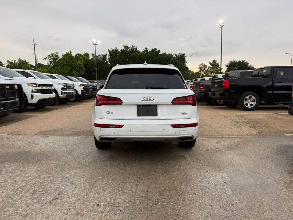 Audi Q5 Vehicle Full-screen Gallery Image 40