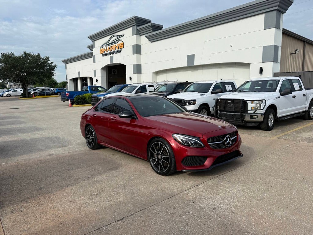 Mercedes-Benz C-Class Vehicle Full-screen Gallery Image 02