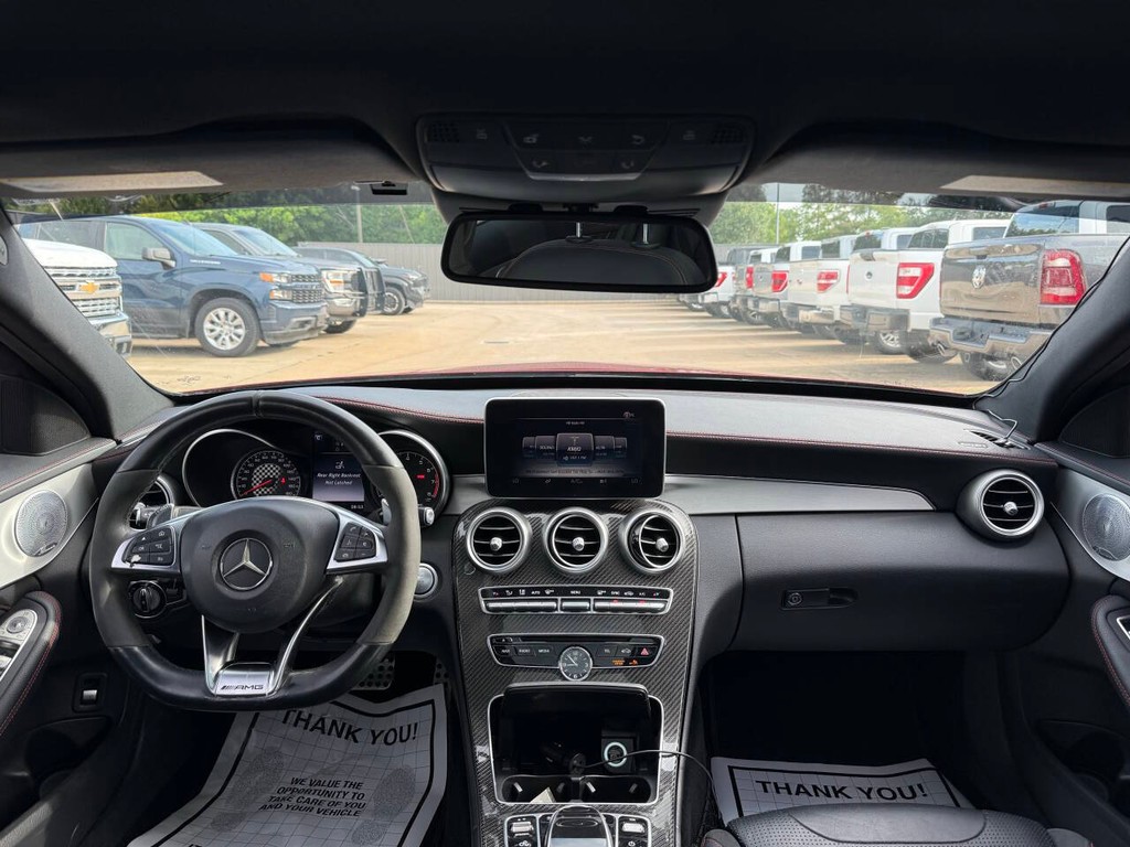 Mercedes-Benz C-Class Vehicle Full-screen Gallery Image 17