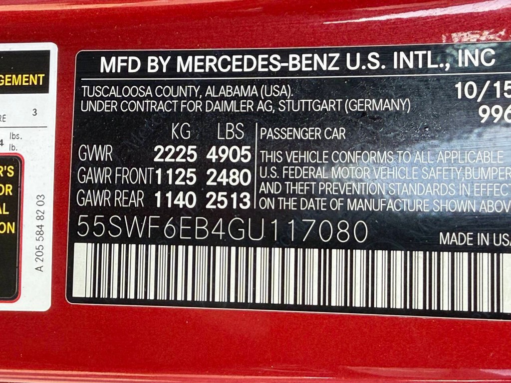 Mercedes-Benz C-Class Vehicle Full-screen Gallery Image 33