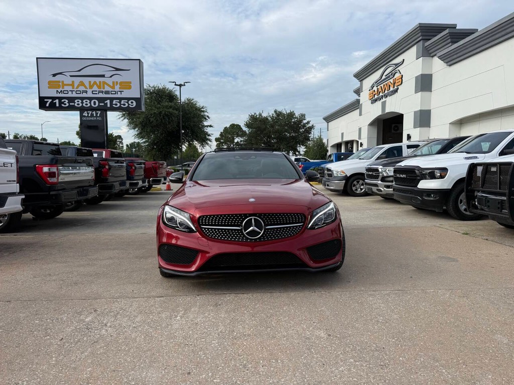 Mercedes-Benz C-Class Vehicle Full-screen Gallery Image 40