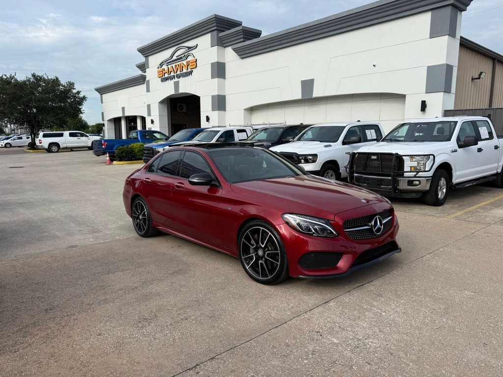 Mercedes-Benz C-Class Vehicle Full-screen Gallery Image 41