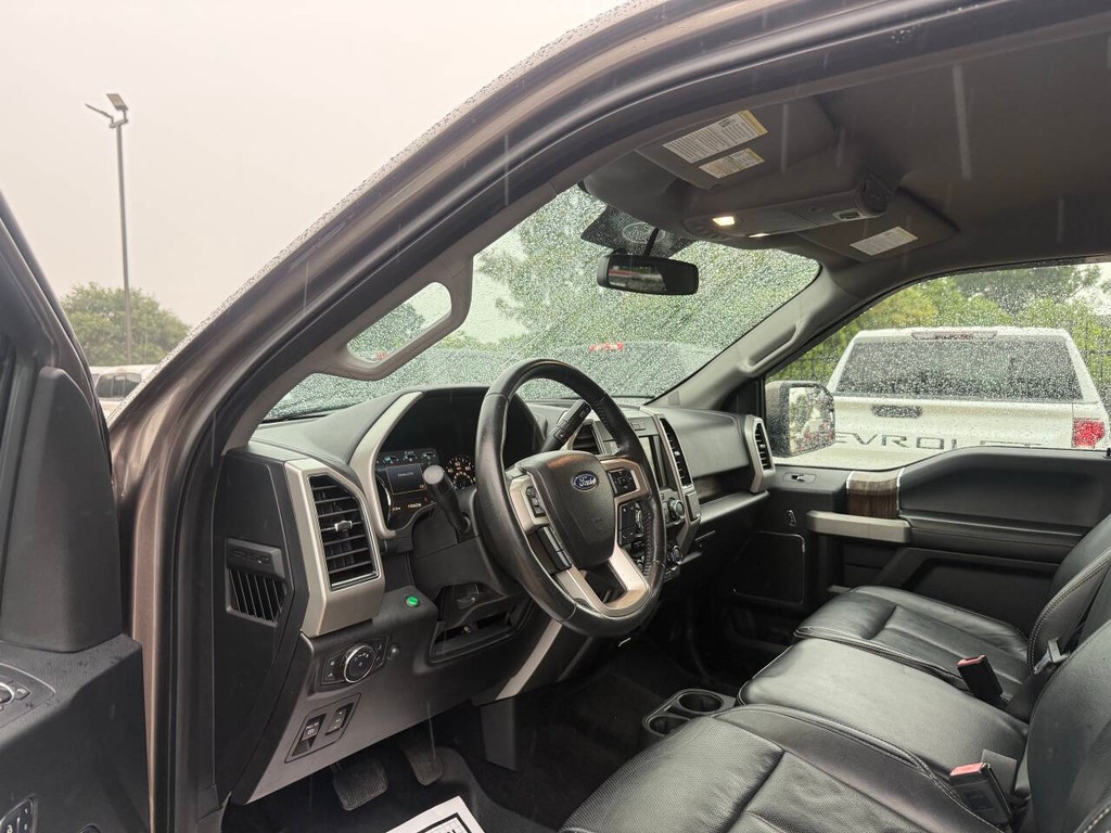 Ford F-150 Vehicle Full-screen Gallery Image 06