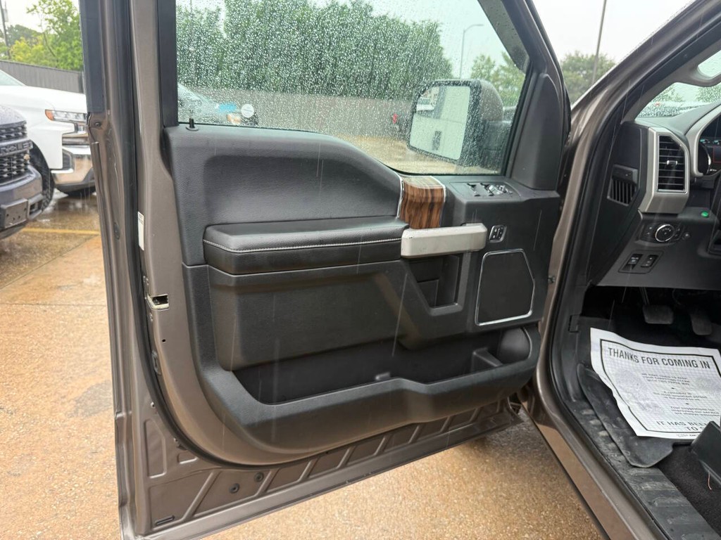 Ford F-150 Vehicle Full-screen Gallery Image 08