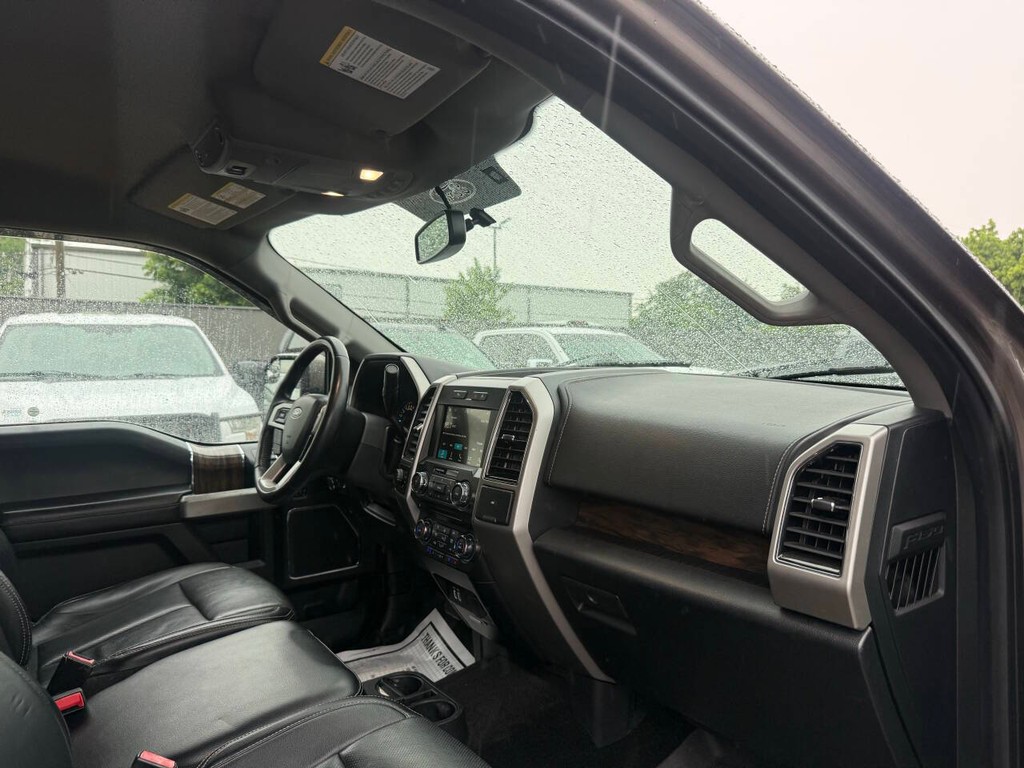 Ford F-150 Vehicle Full-screen Gallery Image 09