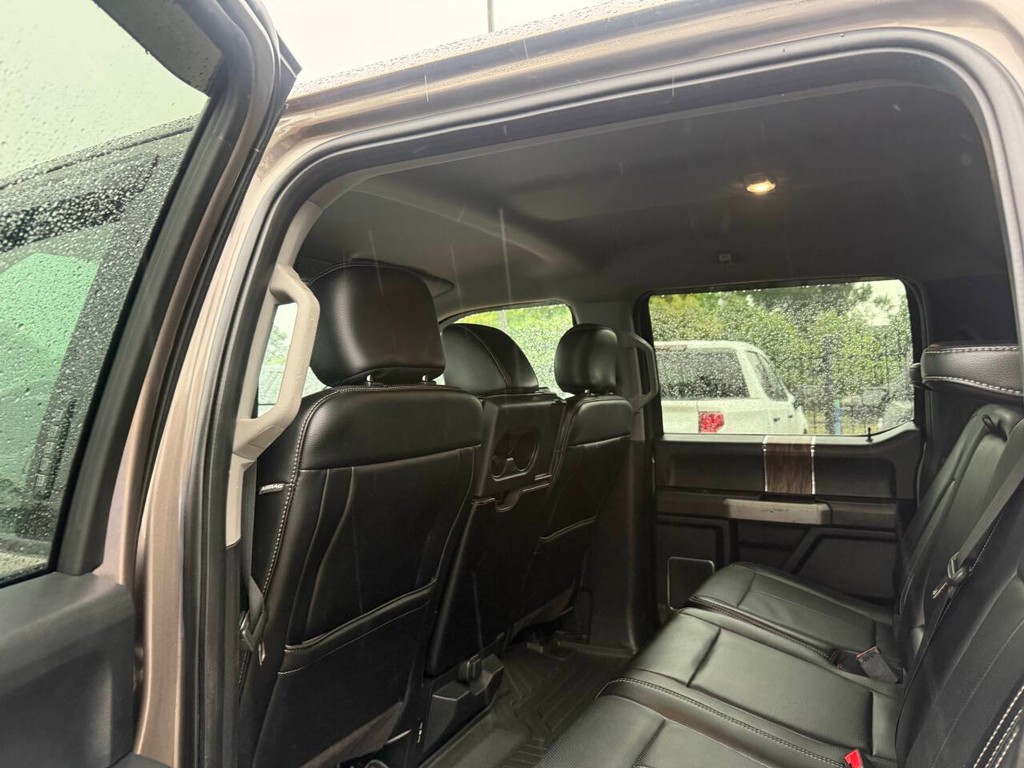 Ford F-150 Vehicle Full-screen Gallery Image 12