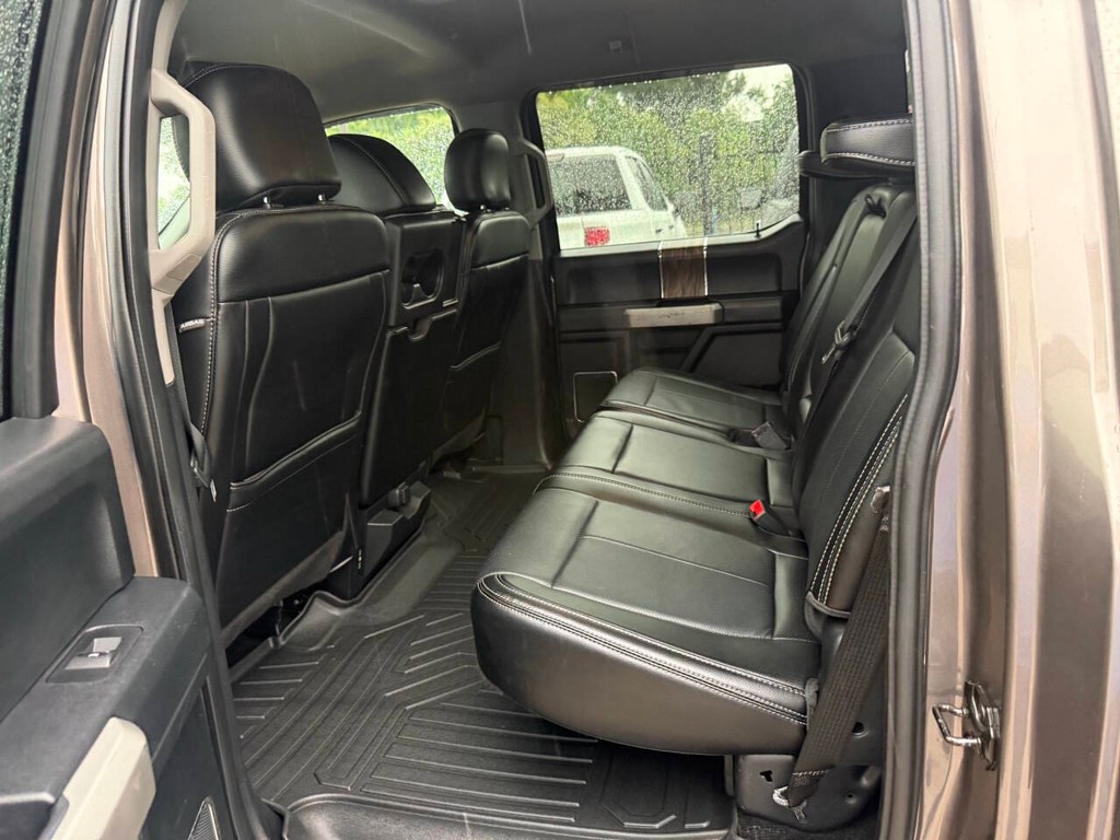 Ford F-150 Vehicle Full-screen Gallery Image 13