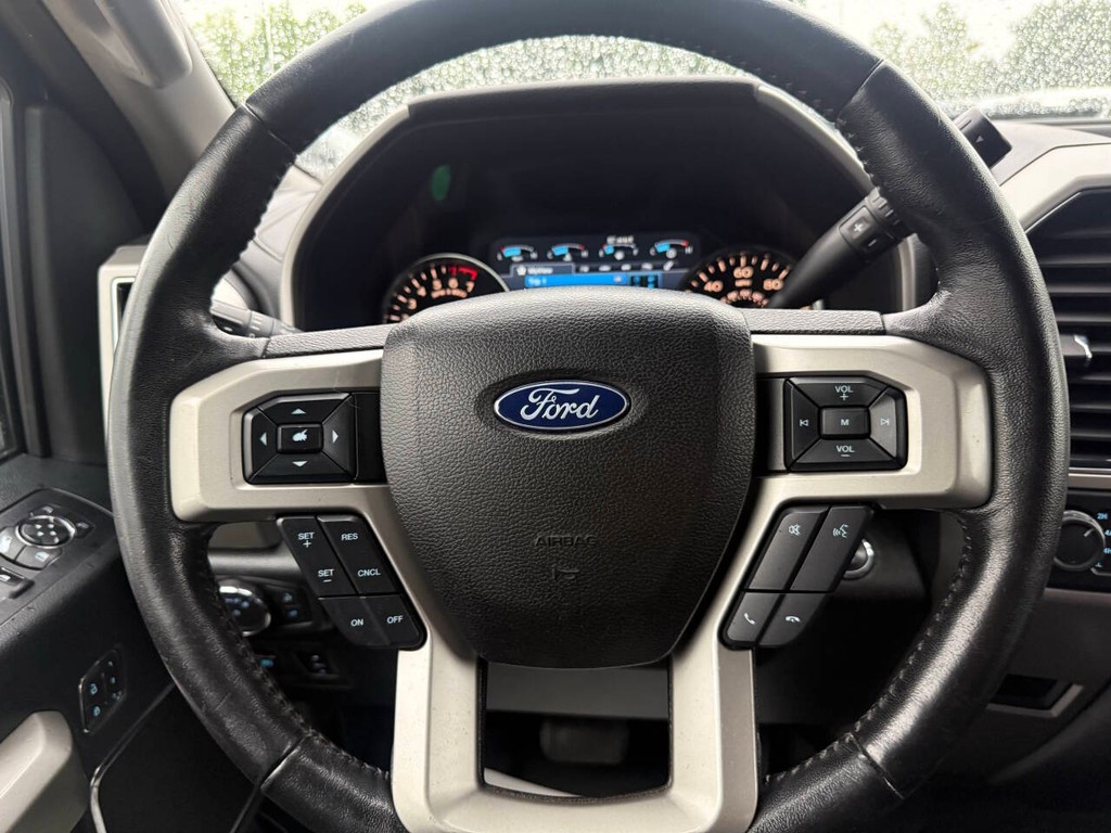 Ford F-150 Vehicle Full-screen Gallery Image 23