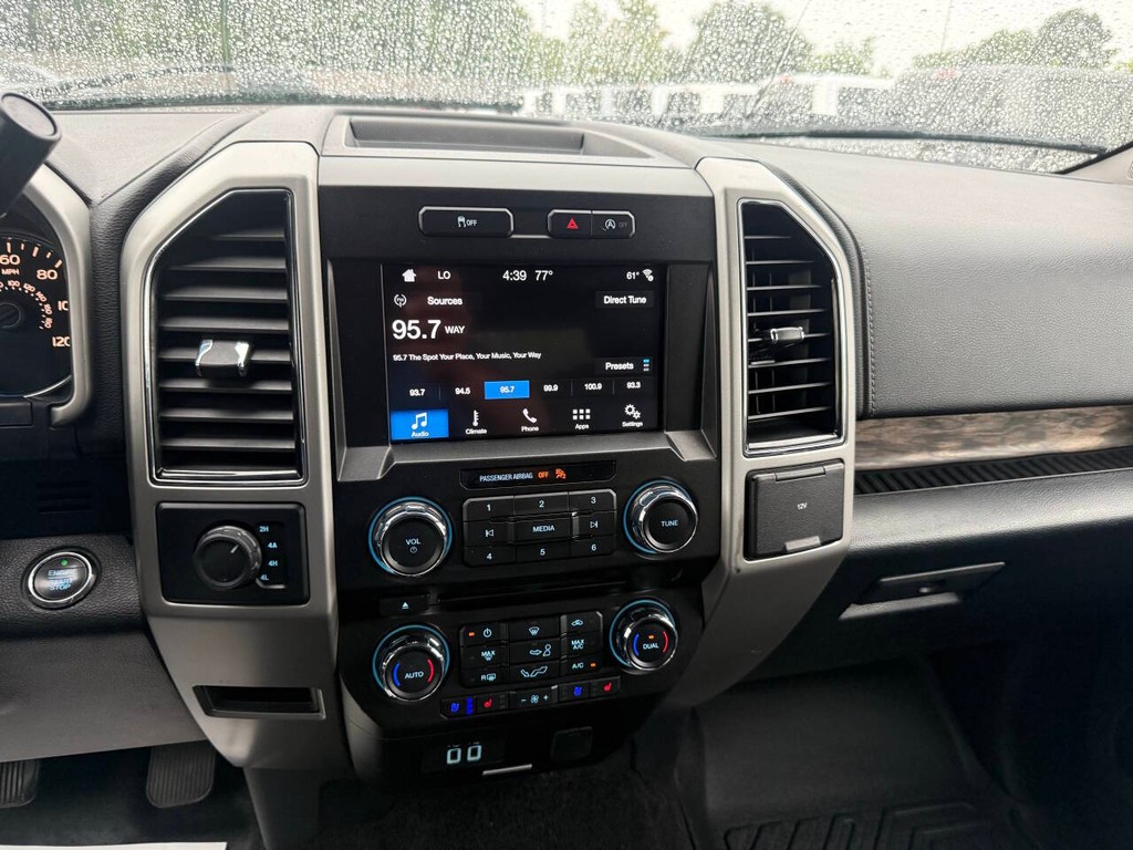 Ford F-150 Vehicle Full-screen Gallery Image 24