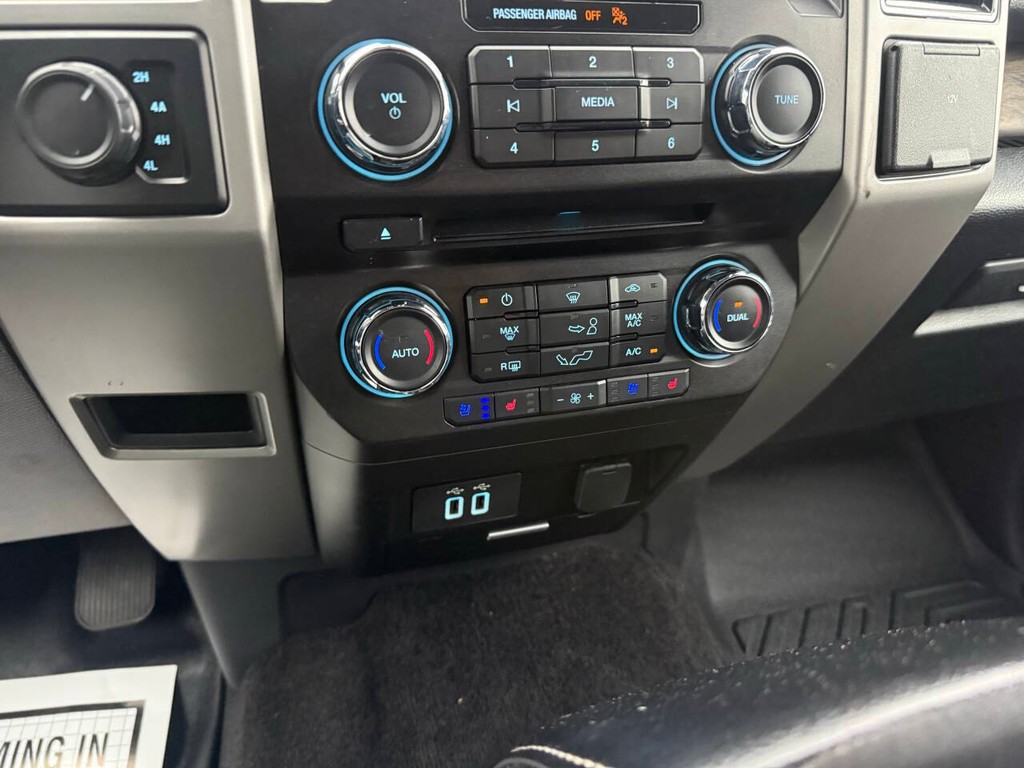 Ford F-150 Vehicle Full-screen Gallery Image 28